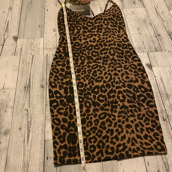 Prettylittlething Leopard print body con dress - Picture 5 of 8